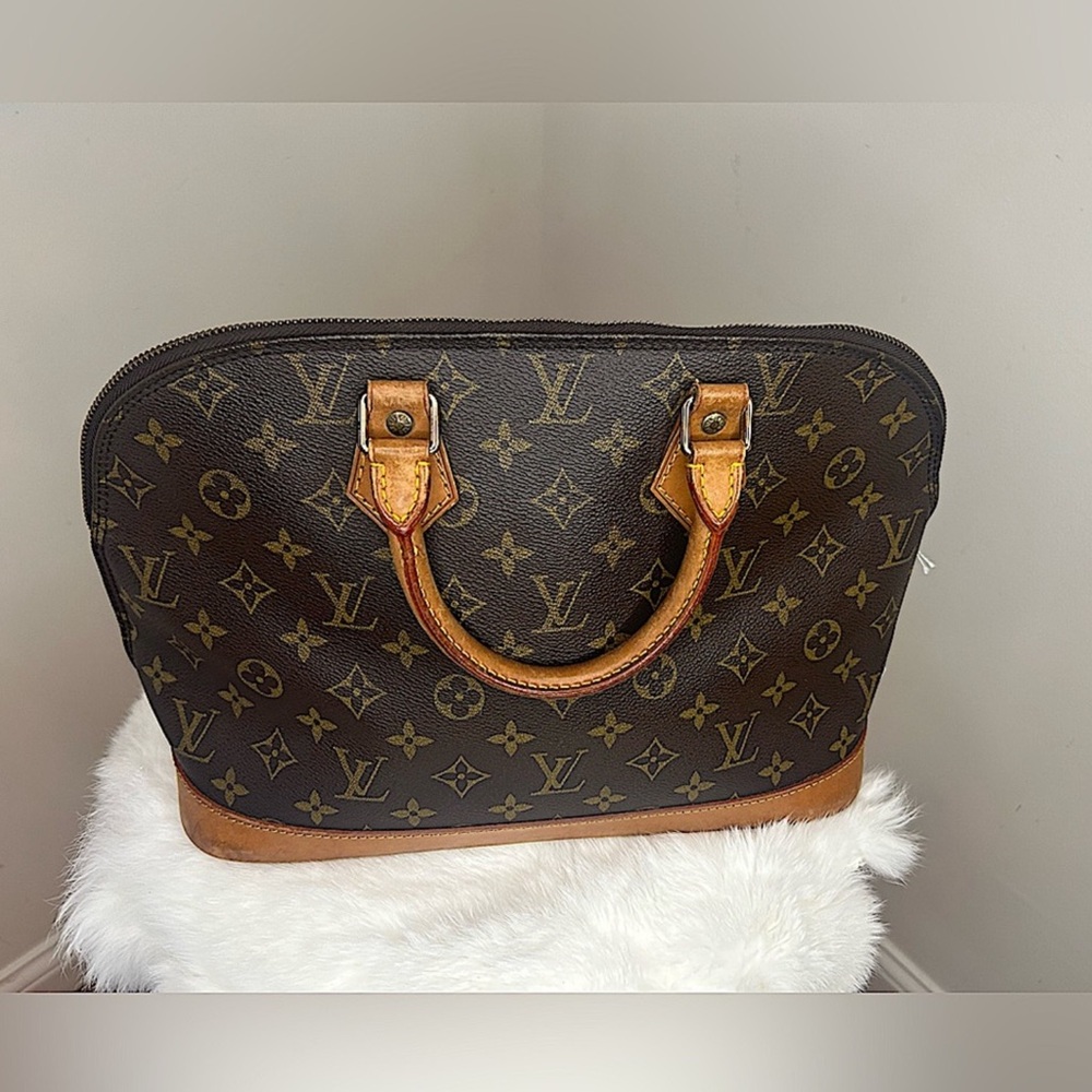 AUTHENTIC LOUIS VUITTON Alma PM Vintage Handbag - Picture 2 of 16